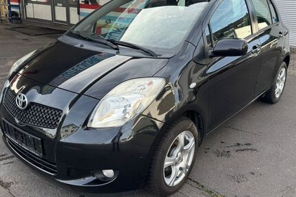 Toyota Yaris 120.000 km 3.900 &euro; Aachen 52080