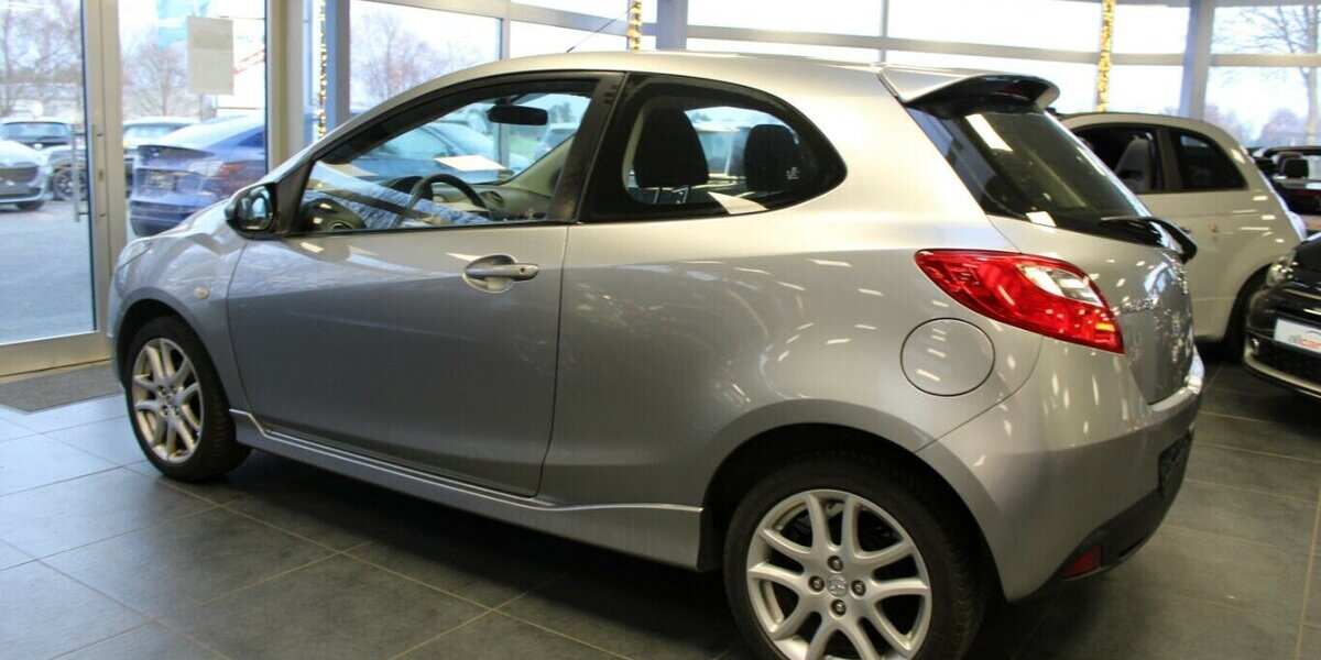 Mazda 2 1.5 MZR Sports-Line 132.930 km 5.980 &euro; Euskirchen 53881