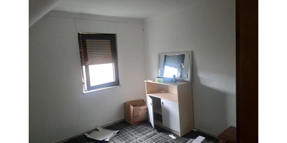 Etagenwohnung Frechen - 7 Zimmer, 150 m&sup2;, 2.200&euro; | Angebot:26498588