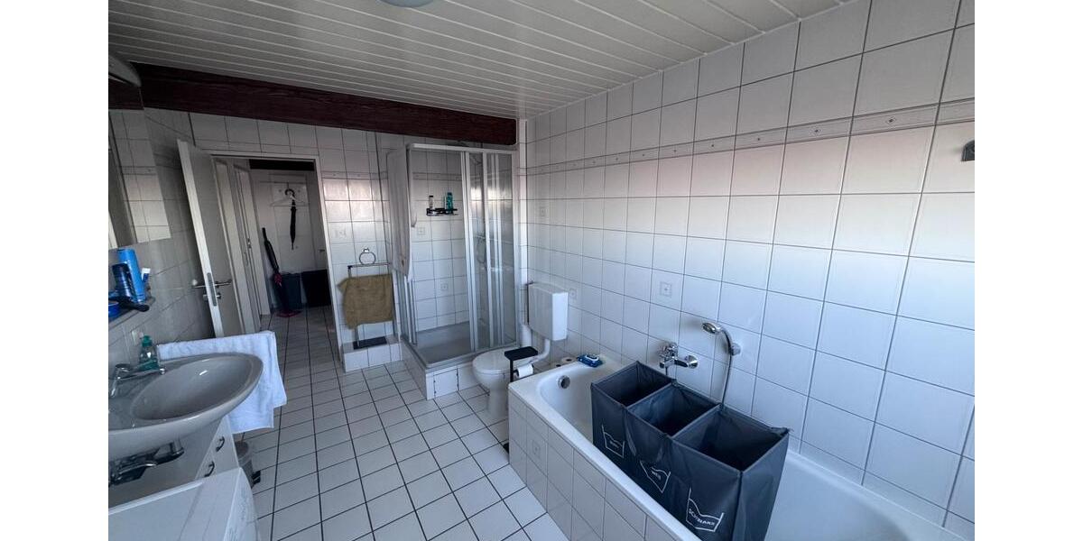 Dachgeschoßwohnung Herzogenrath - 3 Zimmer, 100 m&sup2;, 1.250&euro; | Angebot:26579692