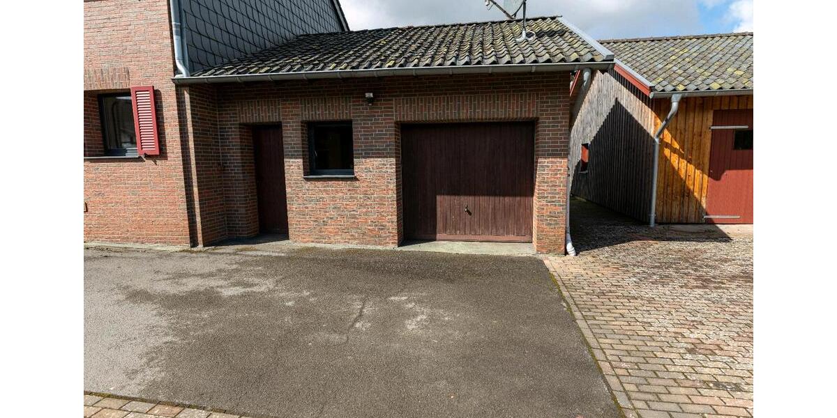 Etagenwohnung Simmerath - 5 Zimmer, 145 m&sup2;, 1.400&euro; | Angebot:25944930