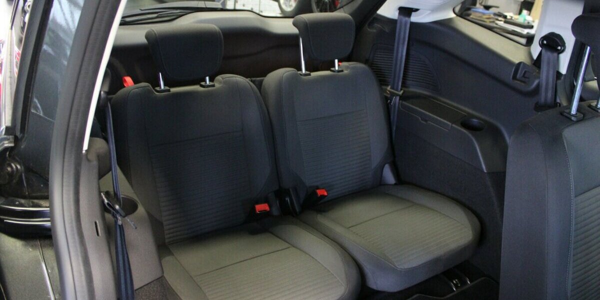 Ford Grand C-Max 1.0 EcoBoost Titanium - 7-Sitzer - 61.290 km 11.980 &euro; Euskirchen 53881