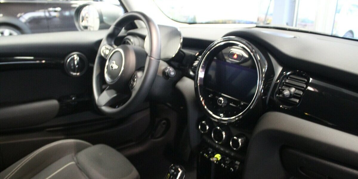 Mini Cooper SE Essential Trim 6.970 km 16.980 &euro; Euskirchen 53881