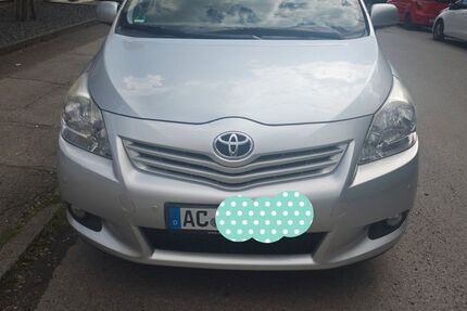 Toyota Verso 97.500 km 8.200 &euro; Aachen 52068