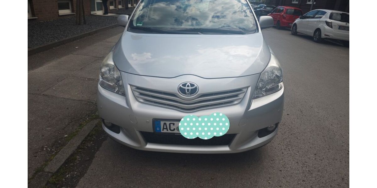 Toyota Verso 97.500 km 8.200 &euro; Aachen 52068