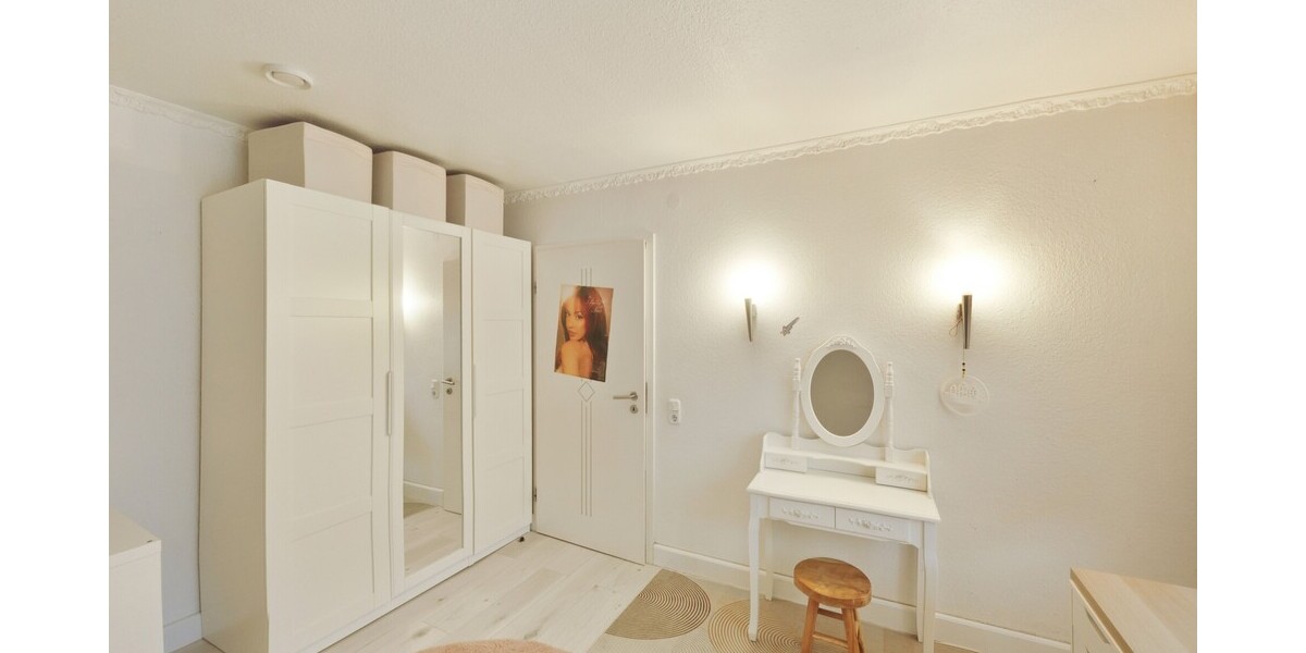 Kohlscheid – Einzugsfertiges, modernes und vollmöbliertes Einfamilienhaus mit Pool und Saunahaus - Reihenendhaus Herzogenrath | Angebot:25944756