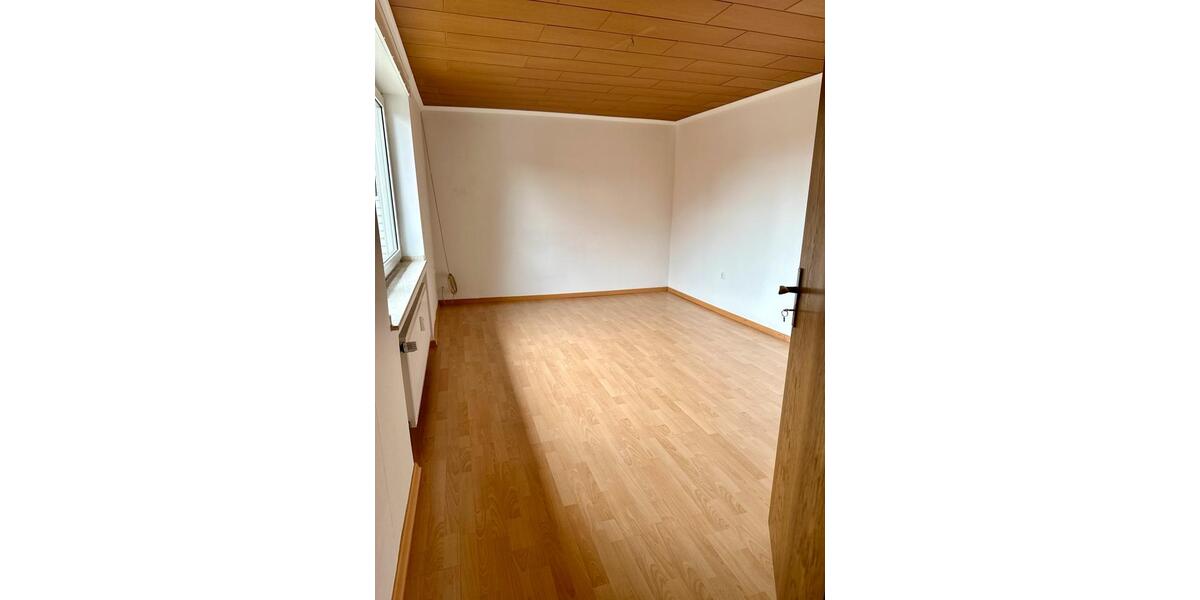 Etagenwohnung Niederzier - 3 Zimmer, 70 m&sup2;, 750&euro; | Angebot:25979598