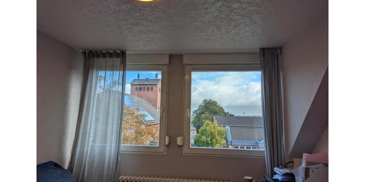 Dachgeschoßwohnung Aachen Eilendorf - 4 Zimmer, 110 m&sup2;, 900&euro; | Angebot:26639552