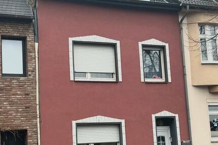 Haus Eschweiler - 7 Zimmer, 157 m&sup2;, 255.000&euro; | Angebot:25100030