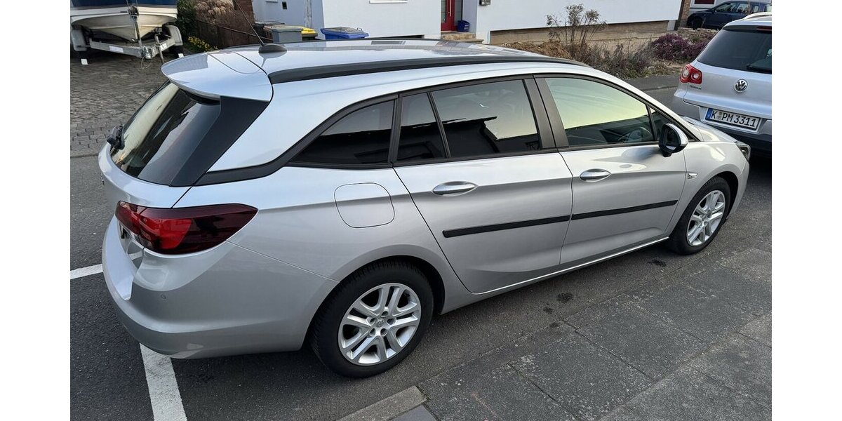 Opel Astra Klima Navi Temp CarPlay 1.Hd 37.000 km !!! 37.000 km 13.000 &euro; Erftstadt 50374