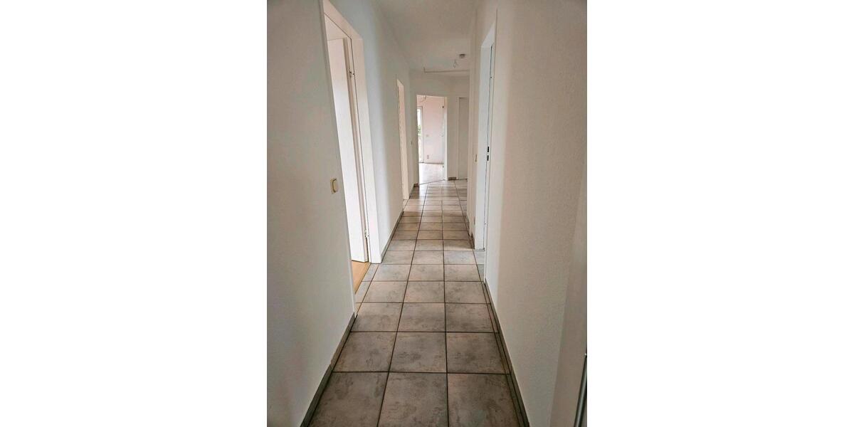 Dachgeschoßwohnung Erftstadt - 4 Zimmer, 83 m&sup2;, 800&euro; | Angebot:25959353