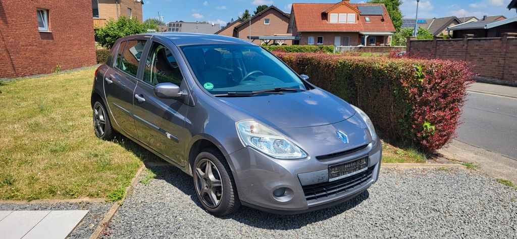 Renault Clio 63.327 km 3.300 &euro; Elsdorf 50189