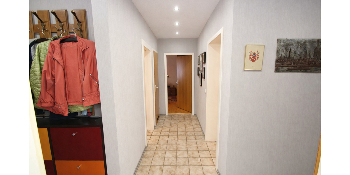 Mit 3D: Mehrfamilienhaus 4 Einheiten (2 Wg. frei) + 4 Garagen – Potenzial bis ca. 40.000 EUR p.a. - Mehrfamilienhaus, Wohnhaus Brühl | Angebot:26001821