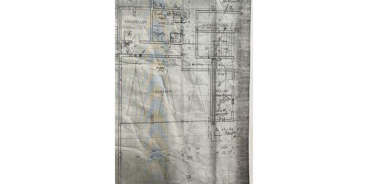 Mehrfamilienhaus, Wohnhaus Niederzier - 8 Zimmer, 274 m&sup2;, 415.000&euro; | Angebot:25692153