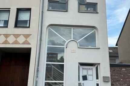 Haus Eschweiler - 3 Zimmer, 126 m&sup2;, 1.490&euro; | Angebot:27614913