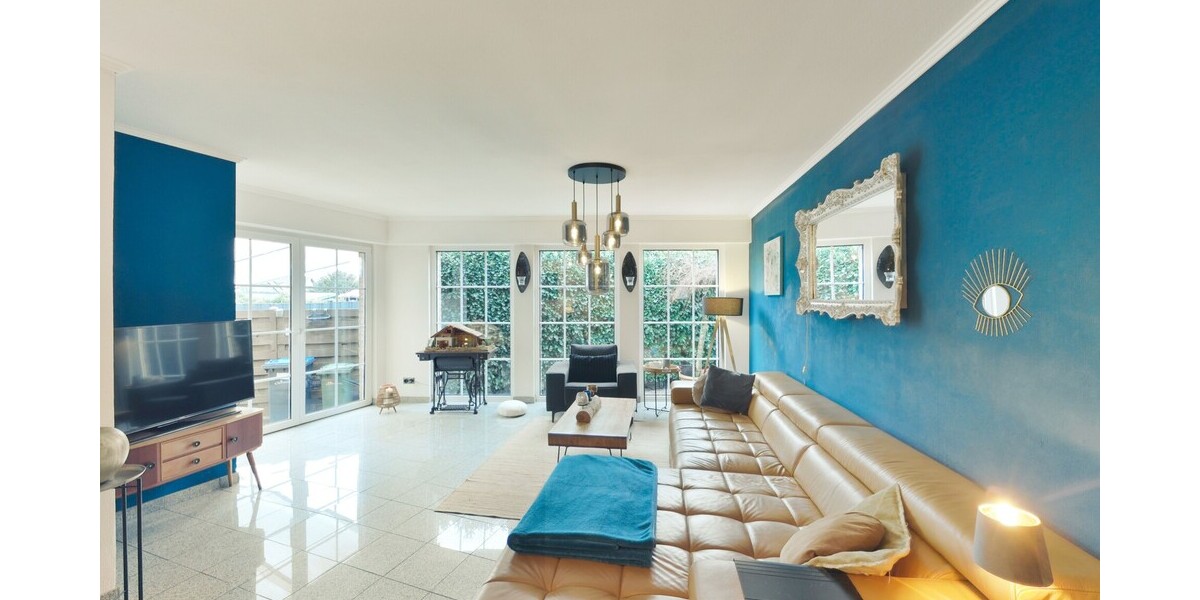 Kohlscheid – Einzugsfertiges, modernes und vollmöbliertes Einfamilienhaus mit Pool und Saunahaus - Reihenendhaus Herzogenrath | Angebot:25944756