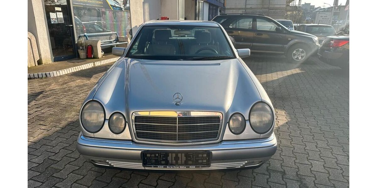 Mercedes-Benz E 200 121.000 km 4.400 &euro; Bergheim-Niederaussem 50129