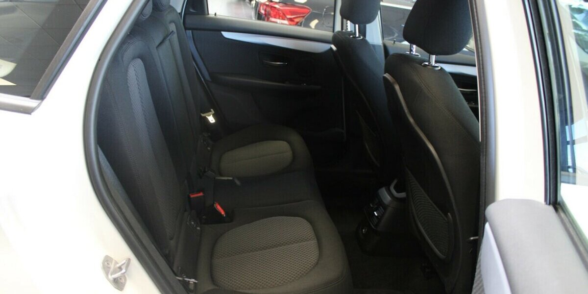 BMW 218 218i Active Tourer Advantage 58.050 km 14.980 &euro; Euskirchen 53881