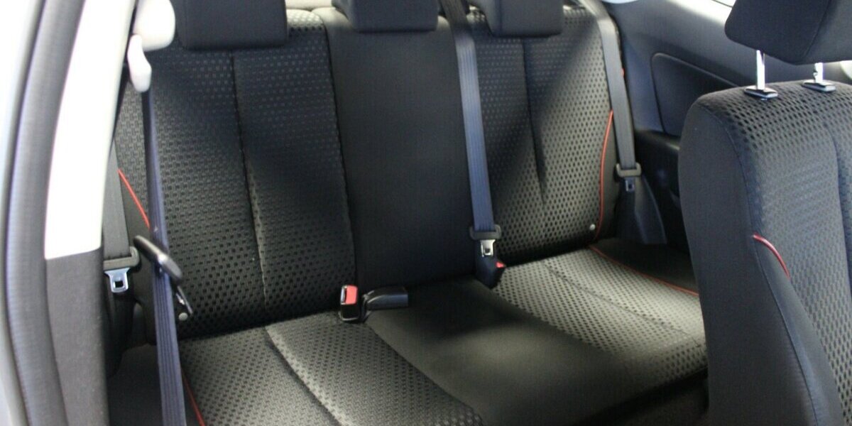 Mazda 2 1.5 MZR Sports-Line 132.930 km 5.980 &euro; Euskirchen 53881