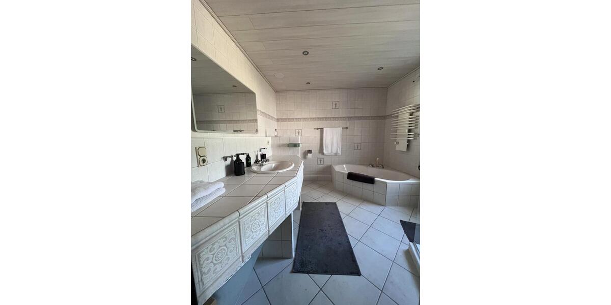 Mehrfamilienhaus, Wohnhaus Bergheim - 4 Zimmer, 167 m&sup2;, 2.420&euro; | Angebot:25899926