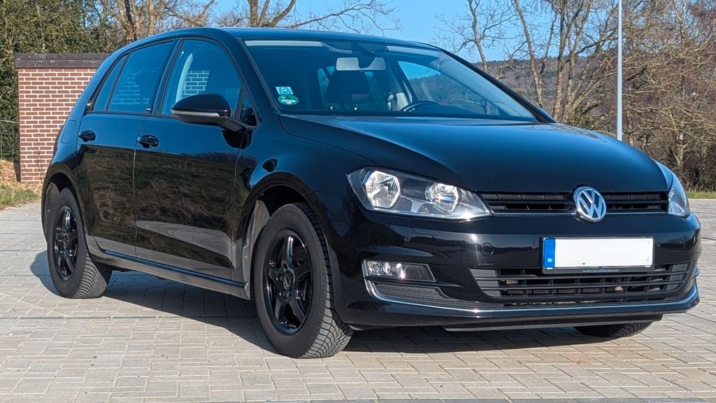 VW Golf 141.303 km 10.700 &euro; Aachen 52074
