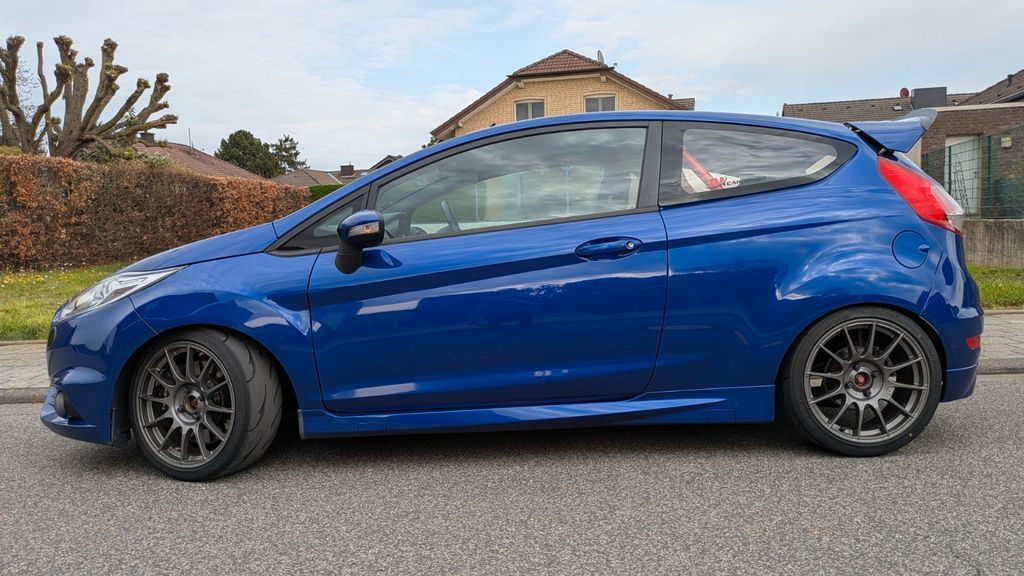 Ford Fiesta 93.600 km 10.900 &euro; Düren 52353