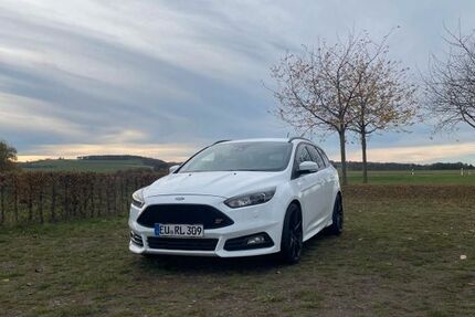 Ford Focus 21.000 km 13.999 &euro; Zülpich 53909