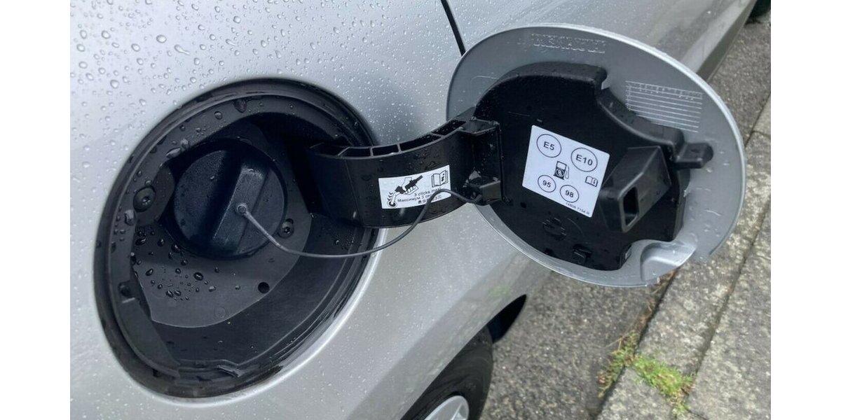 Renault Clio GT Bose Klima Navi 20.tkm ServNeu GARANTIE 20.000 km 12.500 &euro; Erftstadt 50374