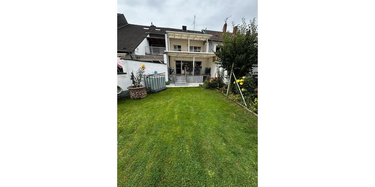 Reihenhaus Düren Mariaweiler-Hoven - 8 Zimmer, 200 m&sup2;, 365.000&euro; | Angebot:25205111