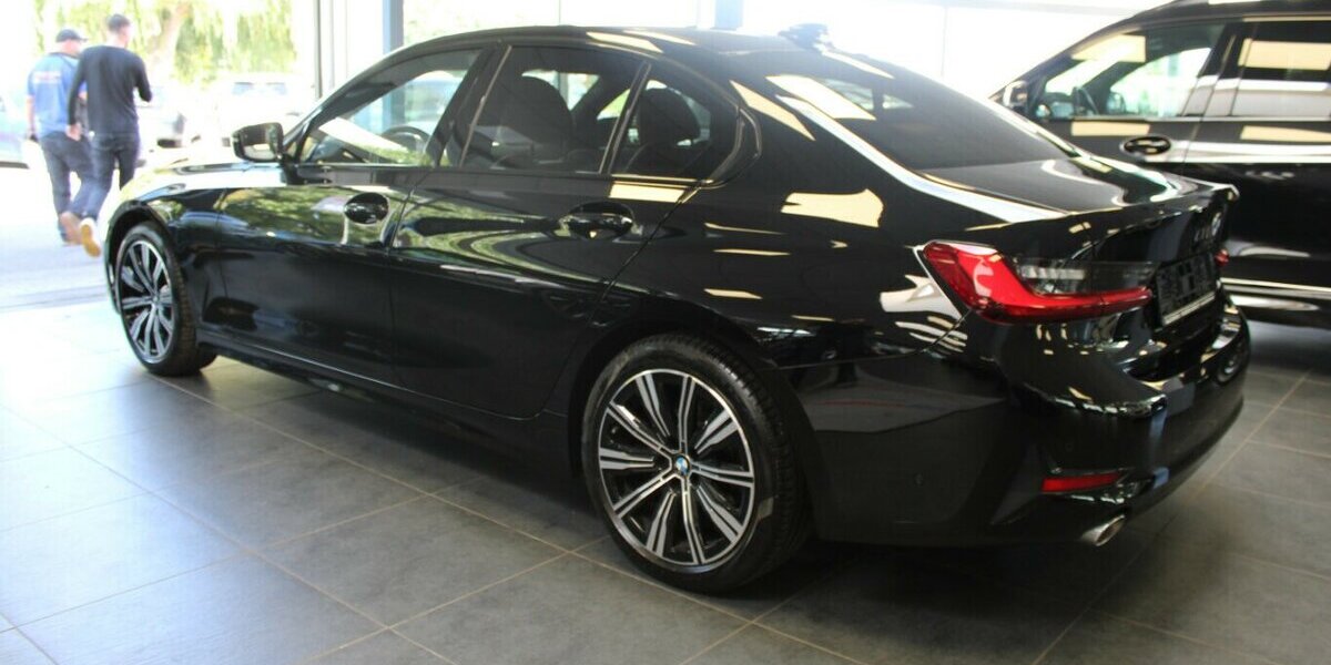 BMW 318 318d Aut. Sport Line 69.998 km 27.980 &euro; Euskirchen 53881