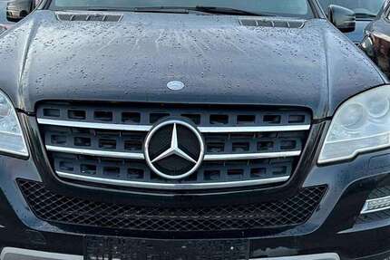 Mercedes-Benz ML 300 402.000 km 4.350 &euro; Düren 52351