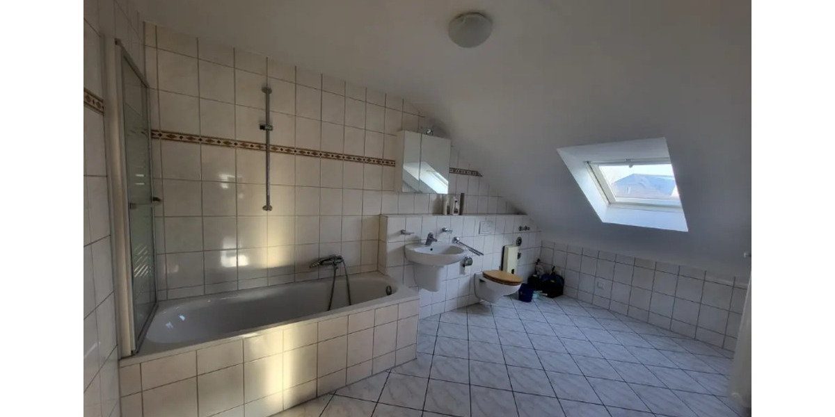 Dachgeschoßwohnung Bergheim - 2 Zimmer, 75 m&sup2;, 790&euro; | Angebot:25378693