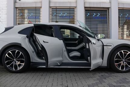 Porsche Taycan 33.700 km 72.500 &euro; Hürth (bei Köln) 50354