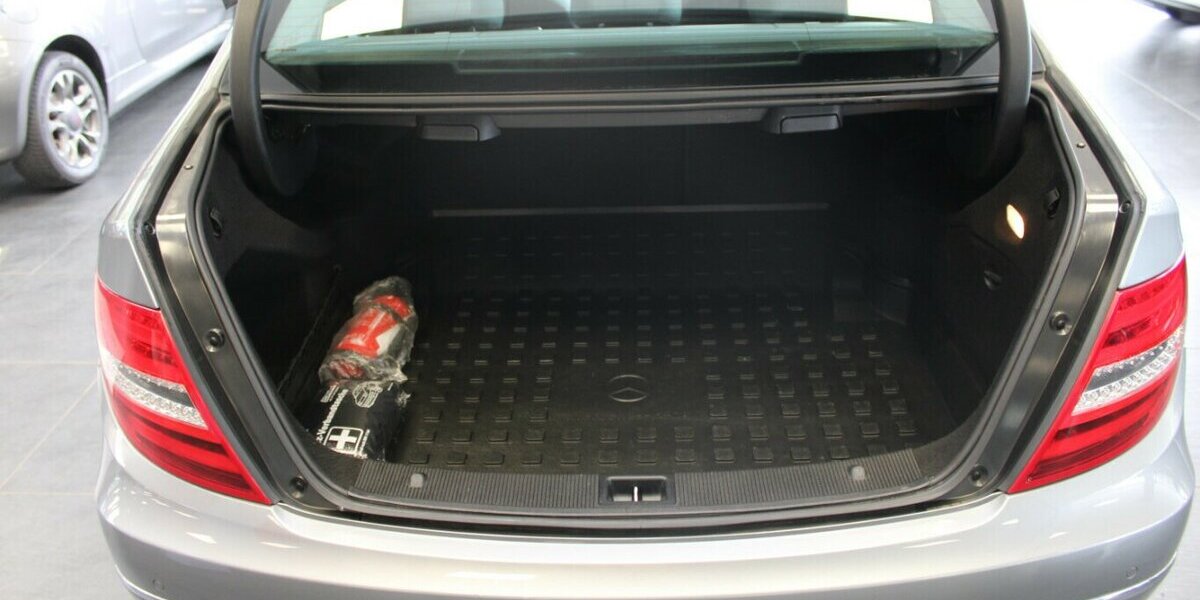 Mercedes-Benz C 180 BlueEFFICIENCY 7G-TRONIC Avantgarde 142.447 km 9.980 &euro; Euskirchen 53881