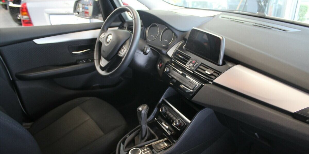 BMW 216 216i Active Tourer - Navi - SHZ - PDC - 1.HAND 61.830 km 15.480 &euro; Euskirchen 53881