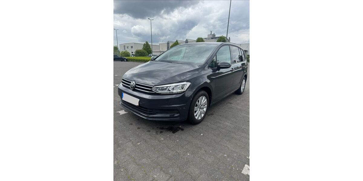 VW Touran 153.200 km 14.499 &euro; Aachen 52078