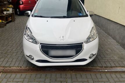 Peugeot 208 158.000 km 3.800 &euro; Hürtgenwald 52393