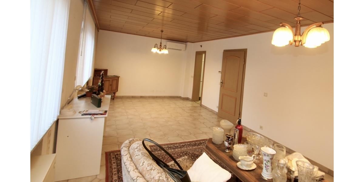 Charmantes Einfamilienhaus mit Potenzial und großzügiger Grundstücksfläche in Gymnich - Einfamilienhaus Erftstadt | Angebot:24509866