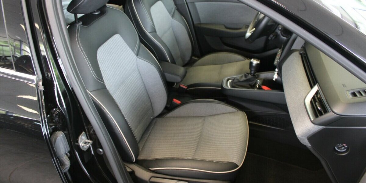 Renault Clio TCe 90 TECHNO 43.122 km 14.980 &euro; Euskirchen 53881