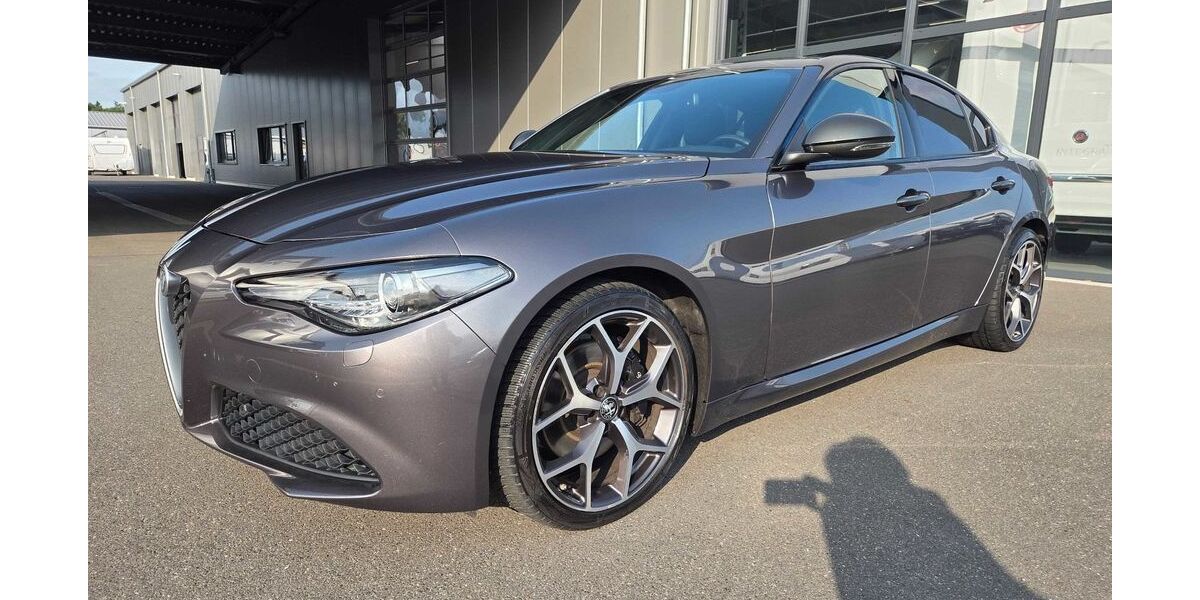 Alfa Romeo Giulia 77.768 km 27.480 &euro; Düren 52351