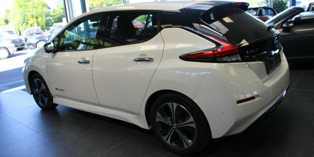 Nissan Leaf 40KWh Tekna 73.565 km 12.980 &euro; Euskirchen 53881