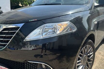 Lancia Ypsilon 83.480 km 5.299 &euro; Düren 52353