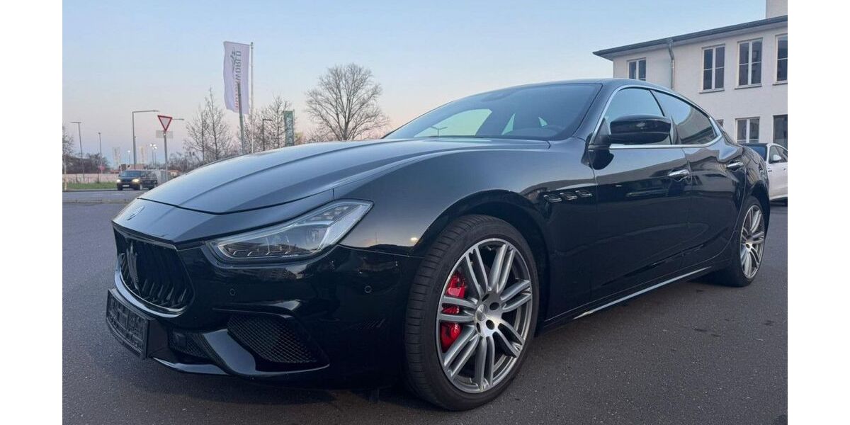 Maserati Ghibli 99.850 km 32.480 &euro; Eschweiler 52249