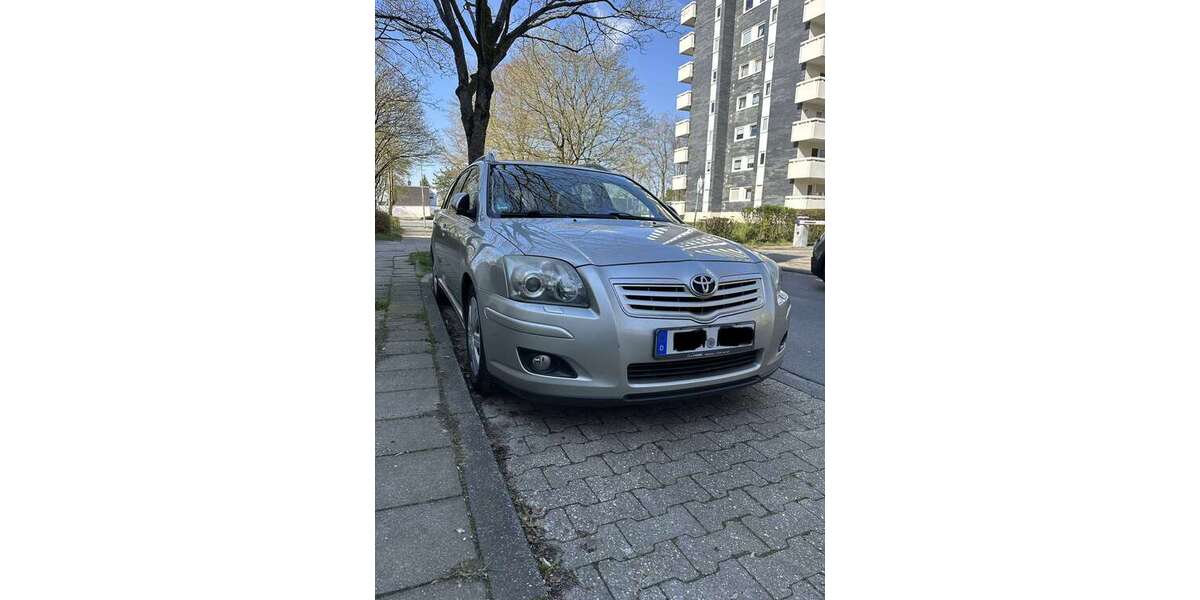 Toyota Avensis 205.000 km 5.200 &euro; Aachen 52078