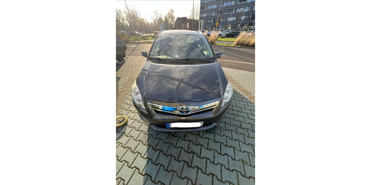Toyota Auris Touring Sports 197.500 km 7.000 &euro; Aachen 52078