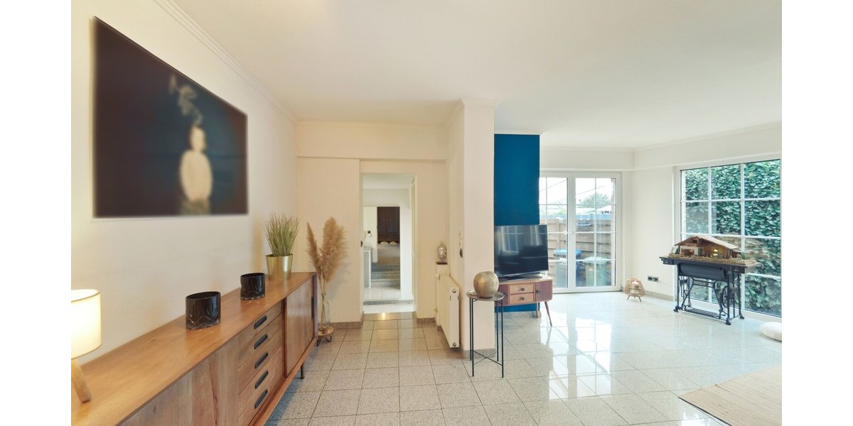 Kohlscheid – Einzugsfertiges, modernes und vollmöbliertes Einfamilienhaus mit Pool und Saunahaus - Reihenendhaus Herzogenrath | Angebot:25944756