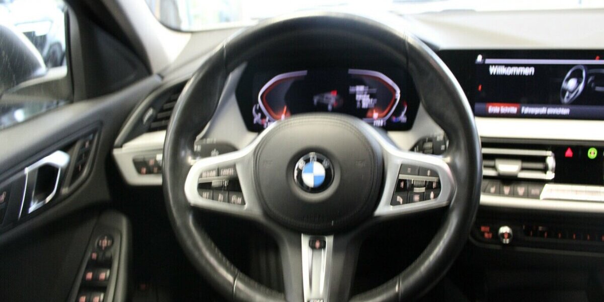 BMW 118i Aut. Advantage - Navi - LED - 49.998 km 21.980 &euro; Euskirchen 53881