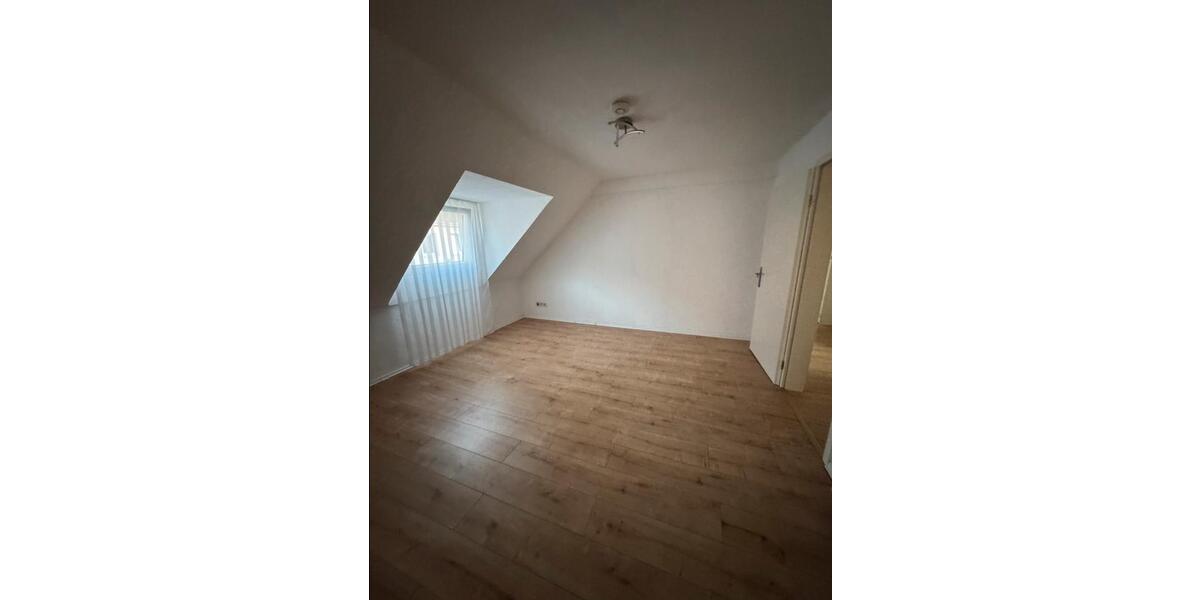 Dachgeschoßwohnung Würselen - 3 Zimmer, 65 m&sup2;, 680&euro; | Angebot:25903447