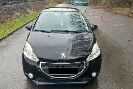Peugeot 208 141.500 km 4.500 &euro; Düren 52351