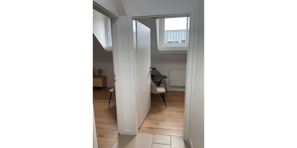 Dachgeschoßwohnung Aachen Aachen-Mitte - 3 Zimmer, 12 m&sup2;, 500&euro; | Angebot:26449037